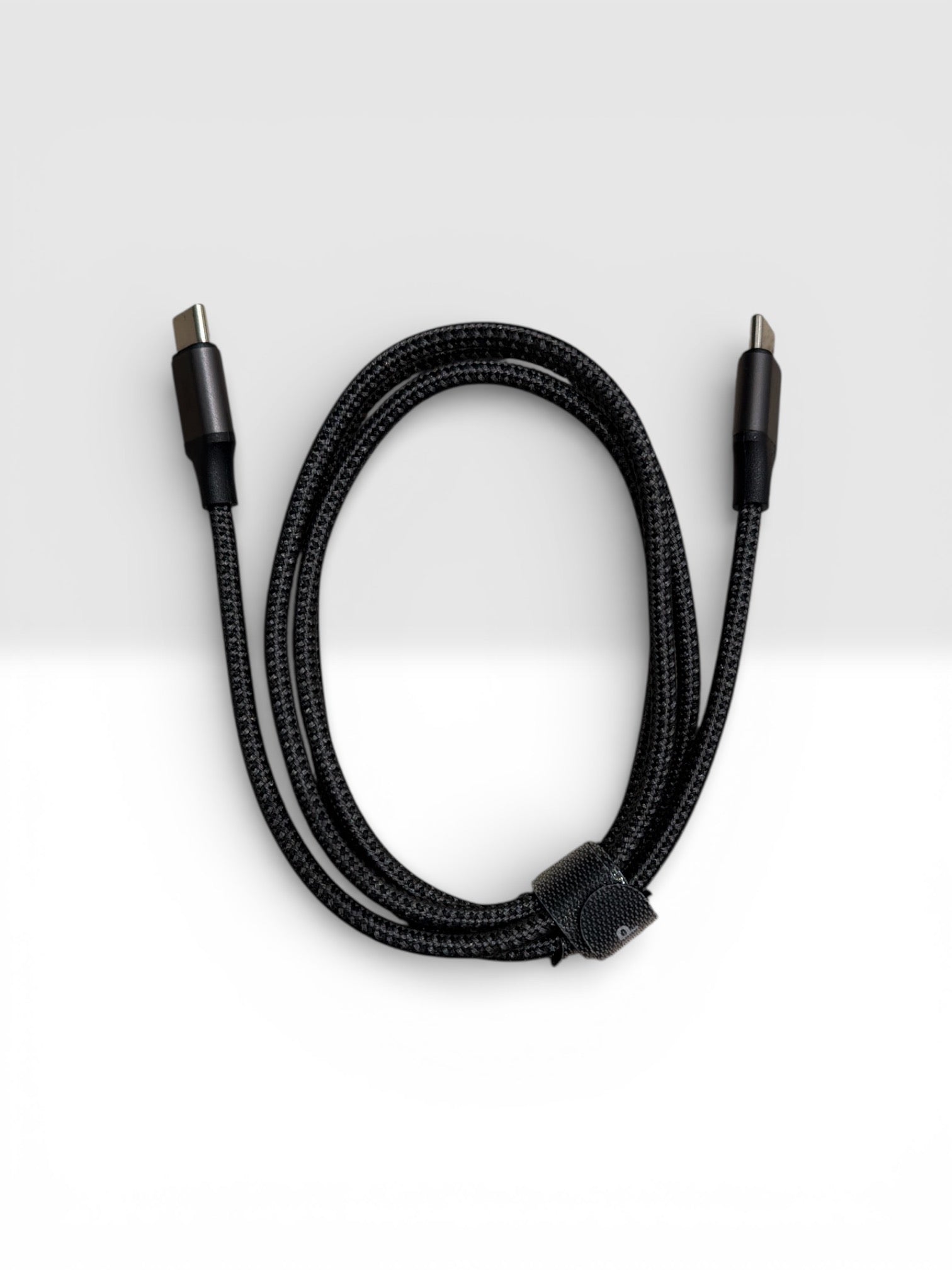USB-C to USB-C cable (1m)